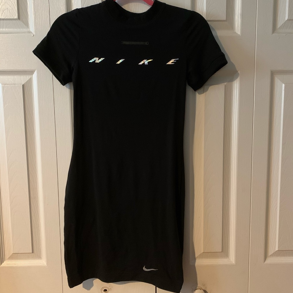 Nike Essential Sportswear dress